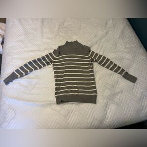 Banana Republic Heather Gray and Cream Knit Top